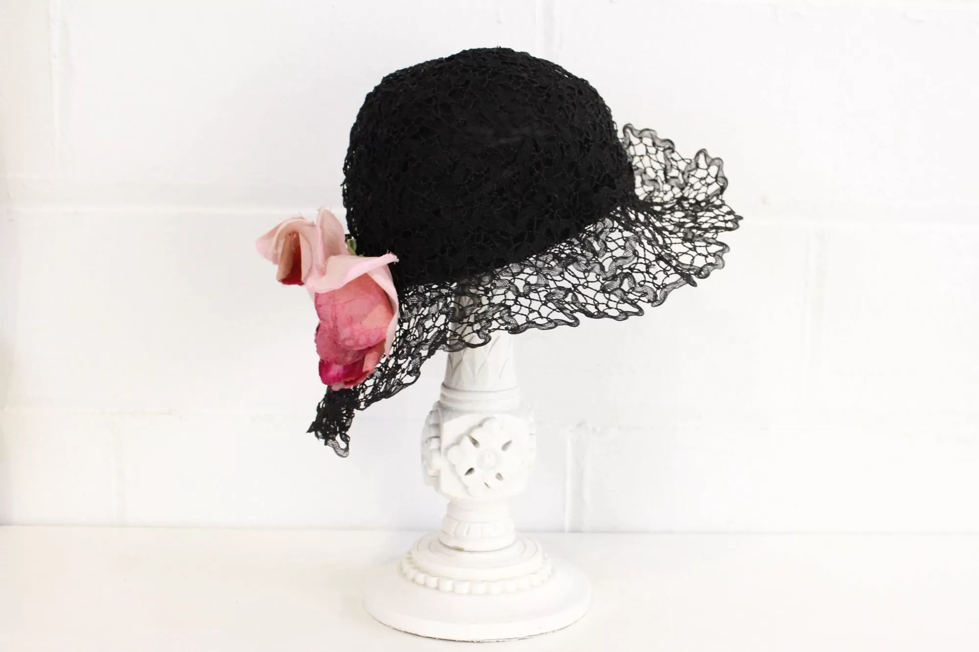 1920s Reproduction Black Horsehair Lace Hat with Pink Velvet Flowers