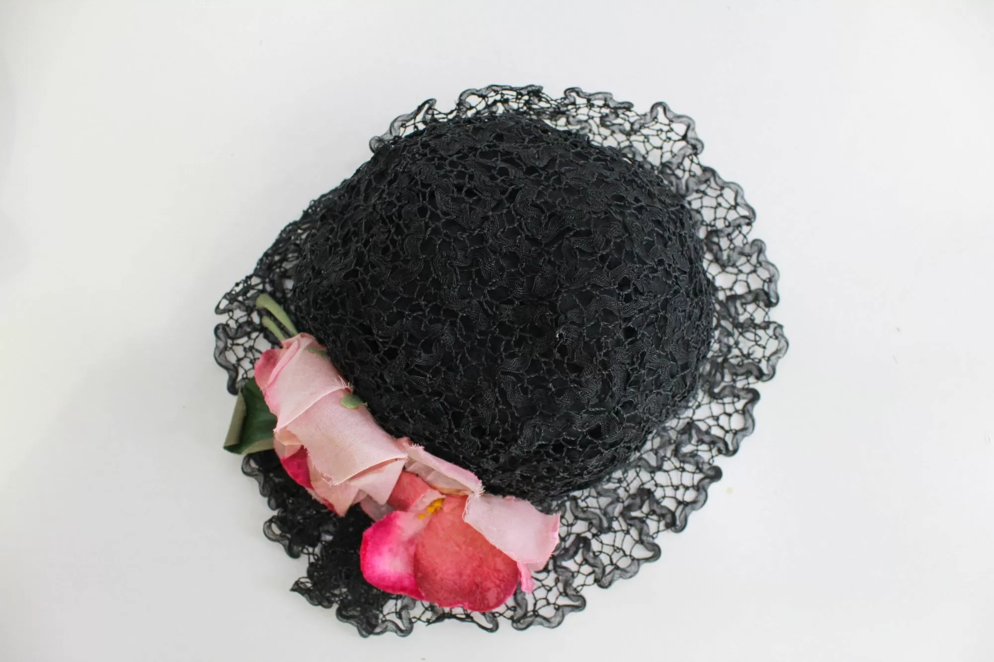 1920s Reproduction Black Horsehair Lace Hat with Pink Velvet Flowers