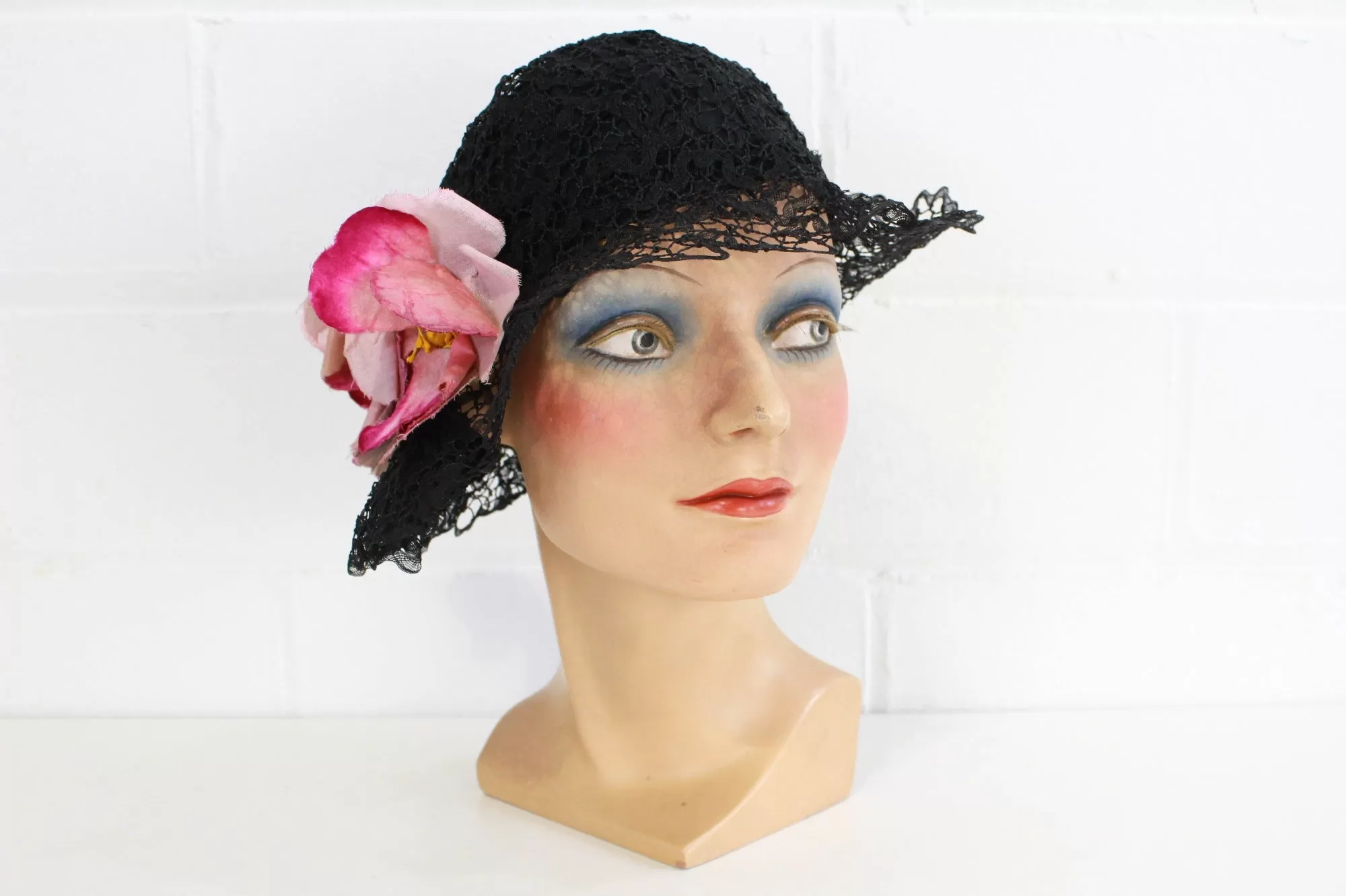 1920s Reproduction Black Horsehair Lace Hat with Pink Velvet Flowers