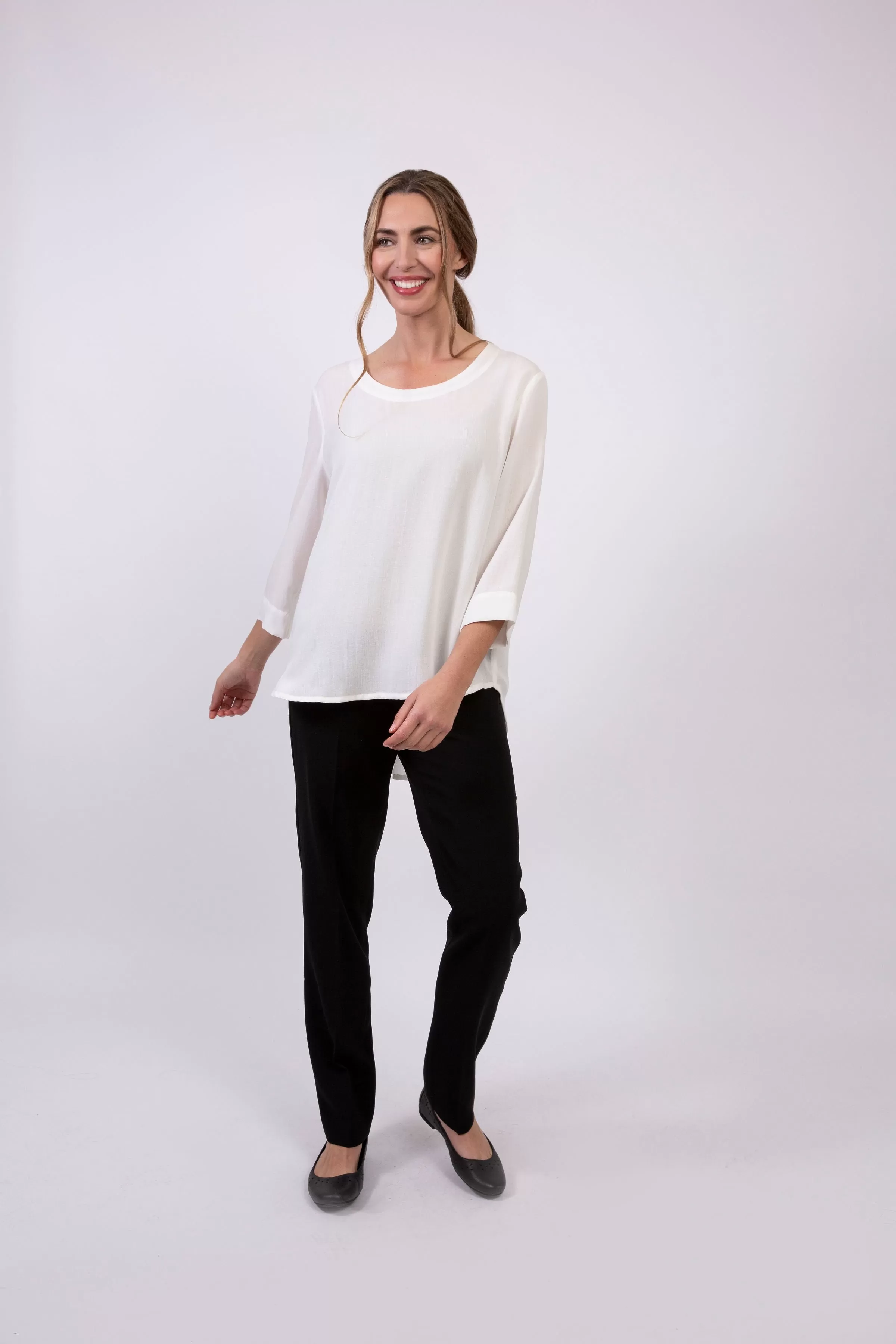 AA210 - Anastasia Linen Pullover w/ Pleated Back