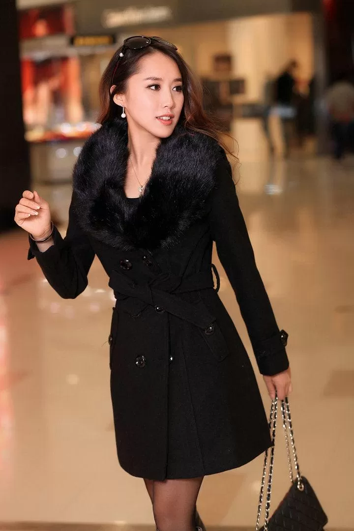 DOUBLE-BREASTED WOOL COAT WITH FUR COLLAR