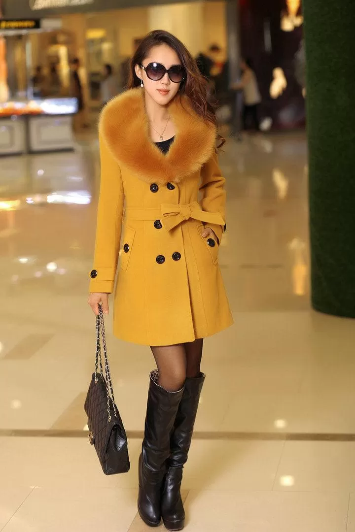 DOUBLE-BREASTED WOOL COAT WITH FUR COLLAR