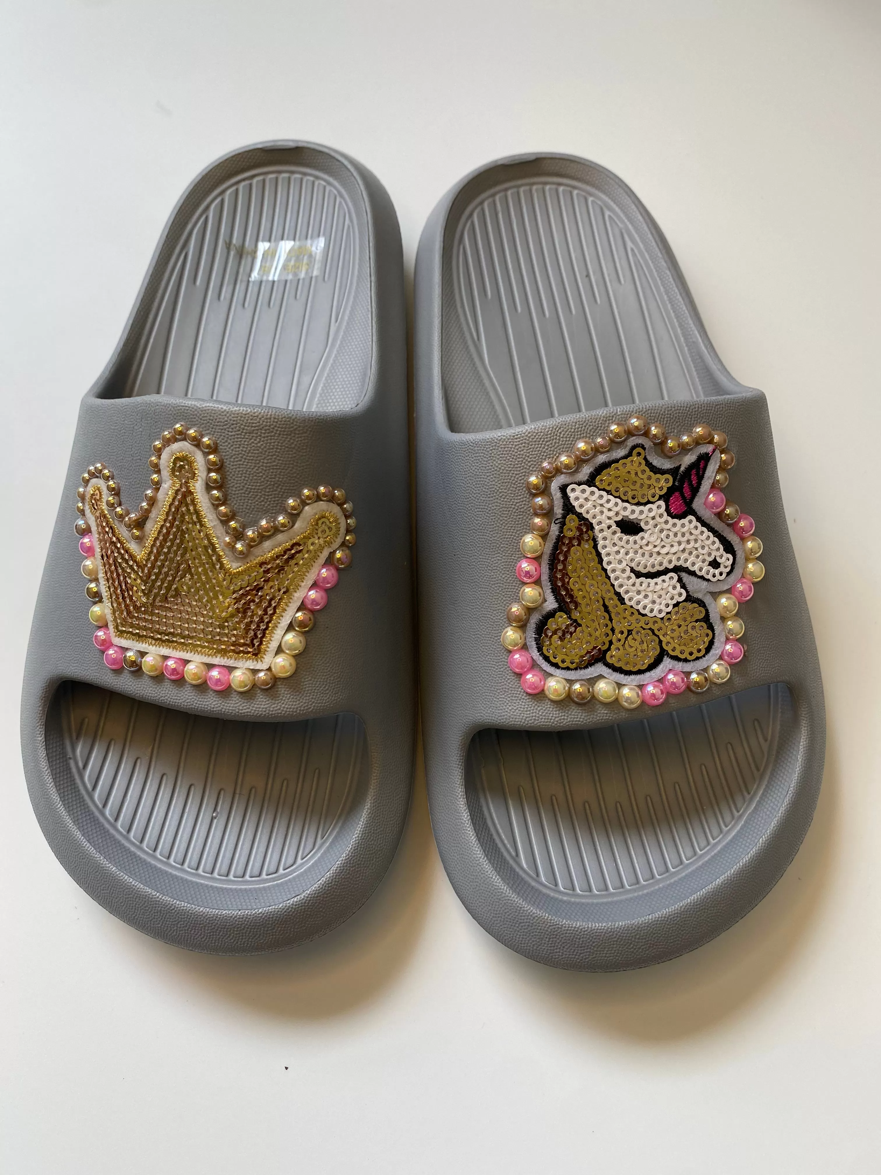 GRAY WITH GOLD UNICORN AND QUEEN SLIDES