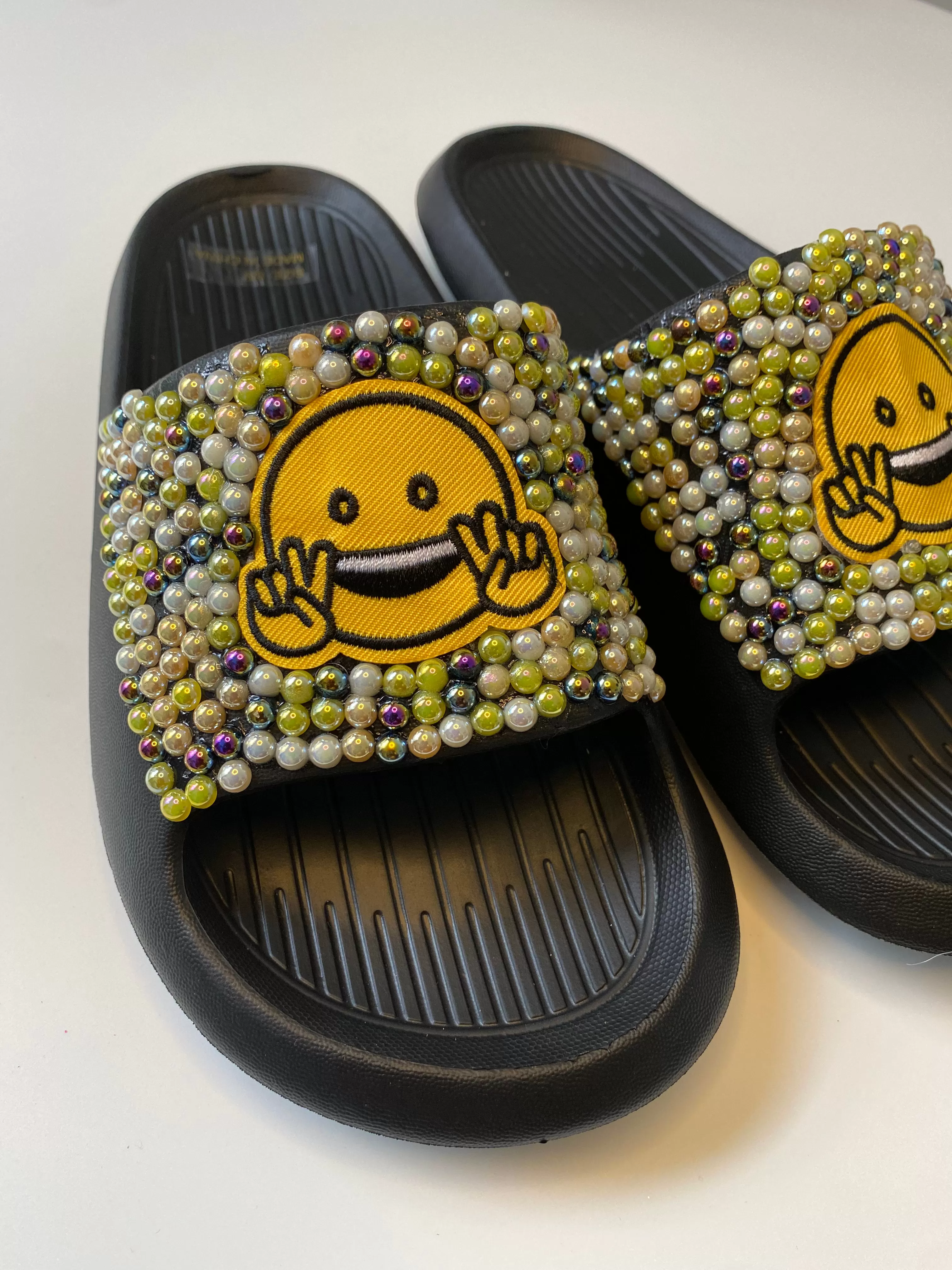 HI EMOJI BLACK AND YELLOW SLIDES