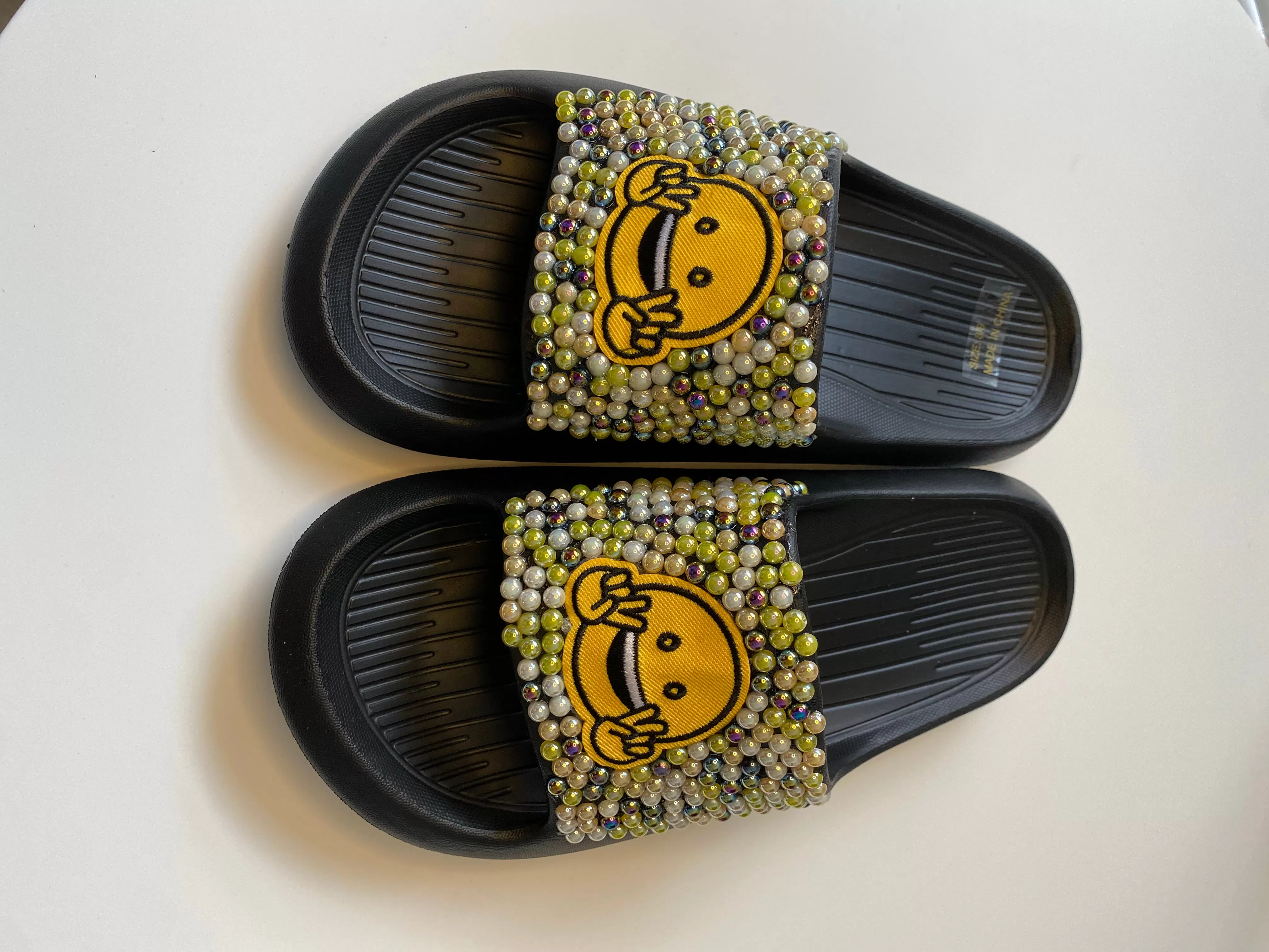 HI EMOJI BLACK AND YELLOW SLIDES