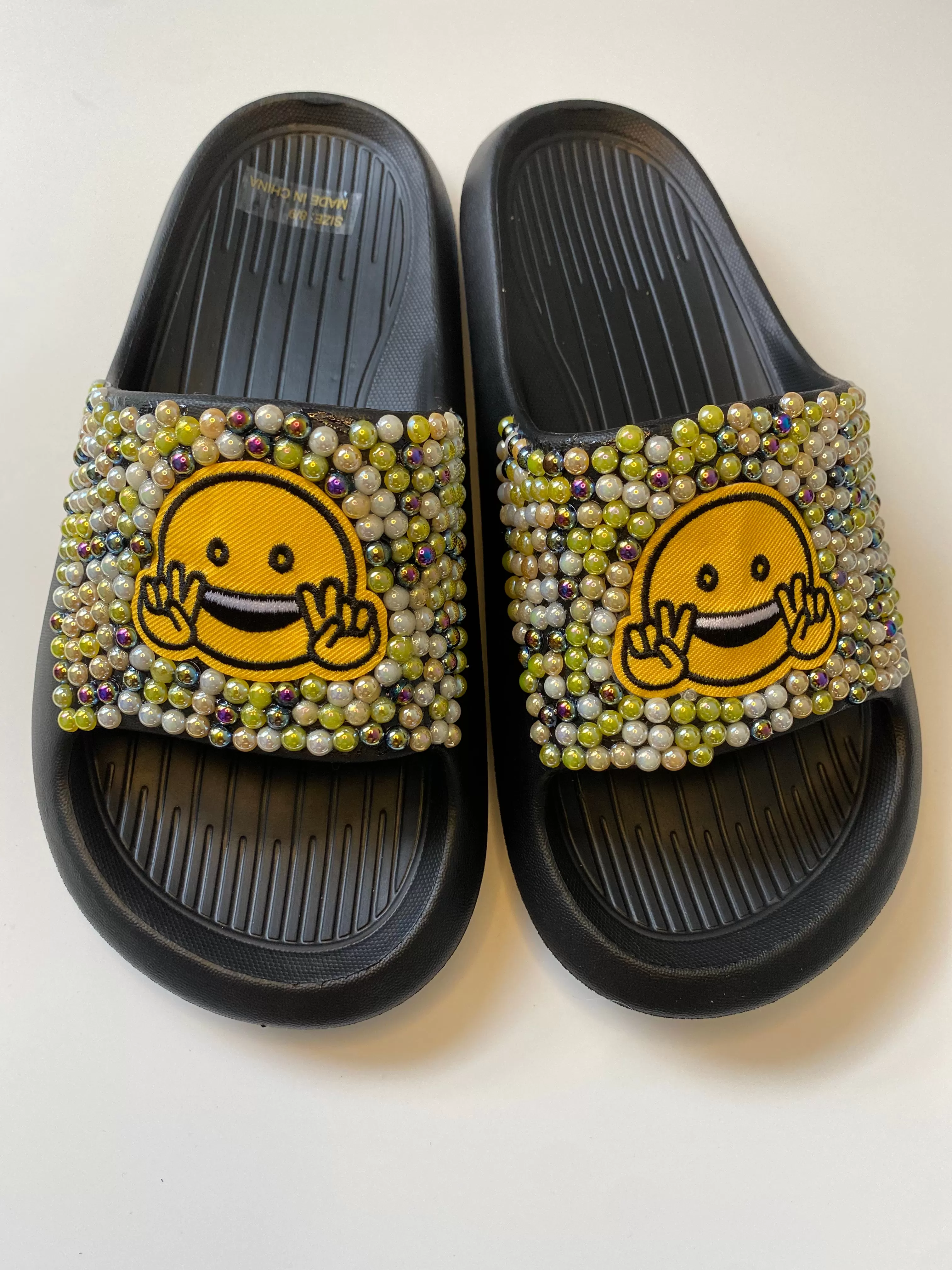 HI EMOJI BLACK AND YELLOW SLIDES