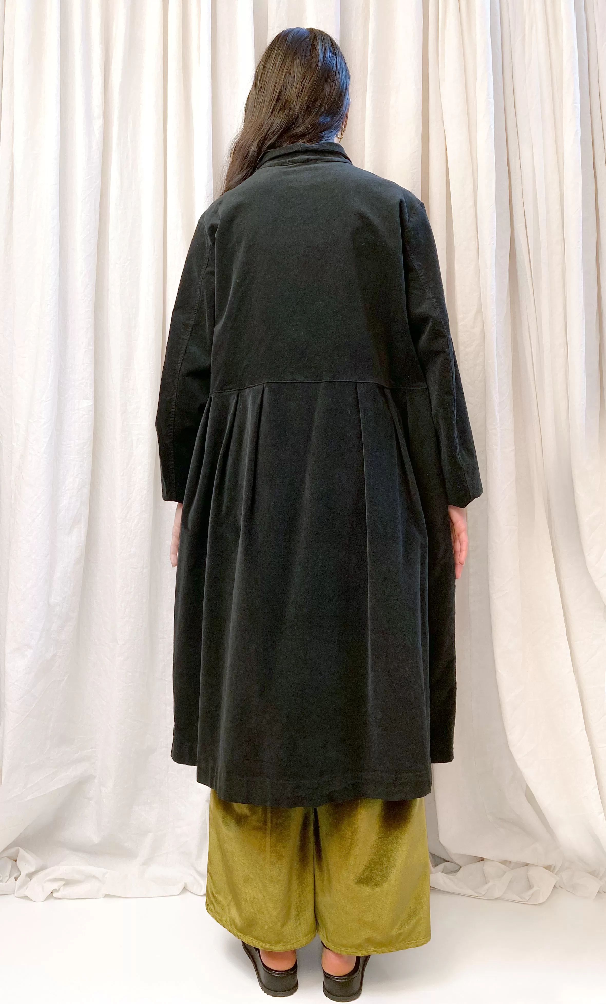 ITALIAN VELVET PLEATED COAT [ Black, Cotton, Size Medium / Large ]