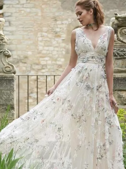 Rustic Deep V Neck Wedding Dresses Colorful Lace In Ivory Tulle A Line Floor Length Wedding Gowns ER2122