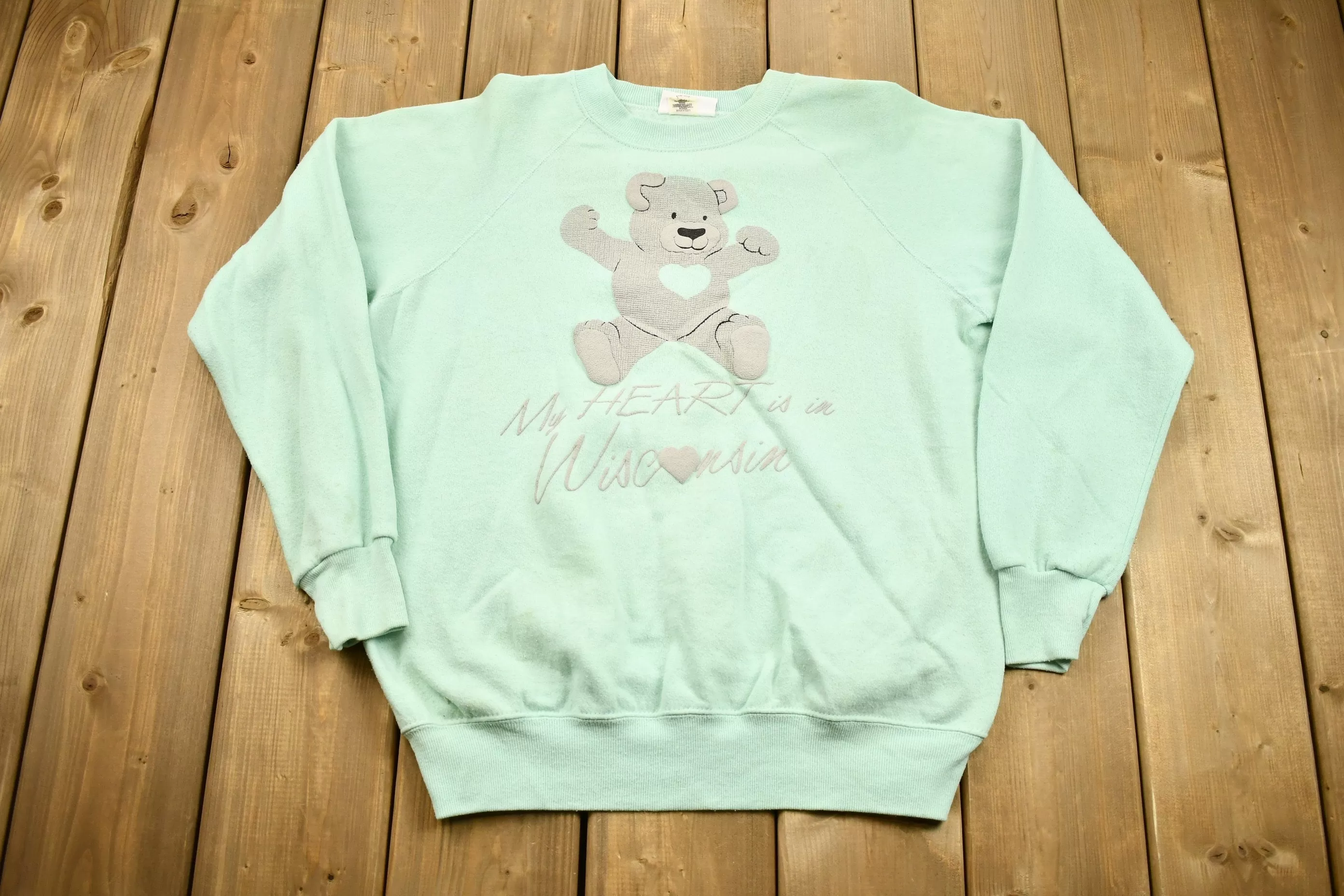 Vintage 1980s "My Heart Is In Wisconsin" Raglan Crewneck / Cartoon Teddy Bear Sweatshirt / Souvenir / Made In USA / Pullover Sweatshirt