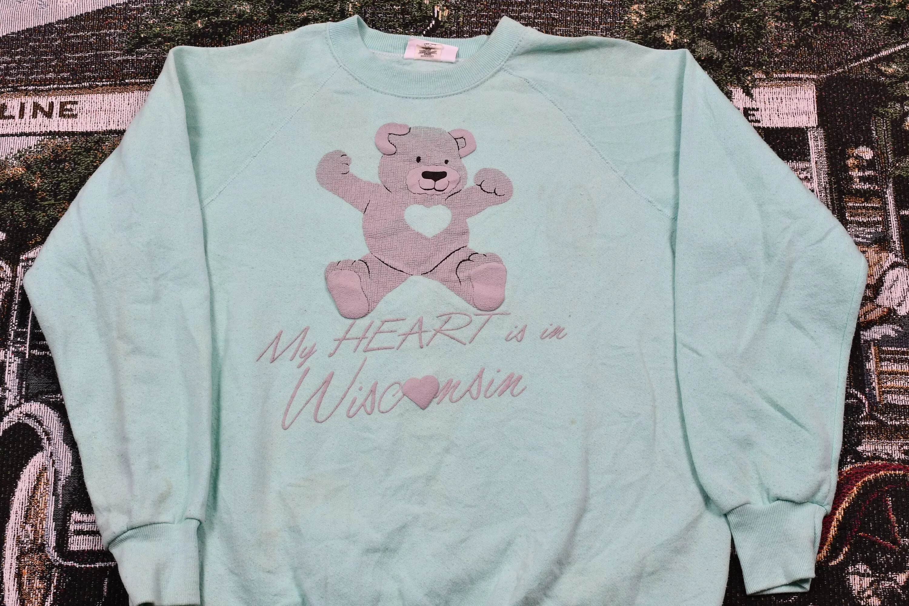 Vintage 1980s "My Heart Is In Wisconsin" Raglan Crewneck / Cartoon Teddy Bear Sweatshirt / Souvenir / Made In USA / Pullover Sweatshirt